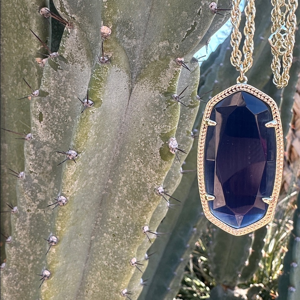 Kendra Scott Gold and dazzling royal blue pendant necklace! - Picture 3 of 4